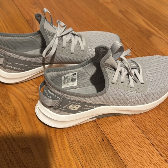 Women’s New Balance Sneakers-worn once indoors. - Picture 3 of 6